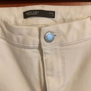 Vera Wang white denim skinny capris never worn